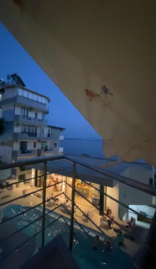Crown Apartment Sarandë Exteriör bild