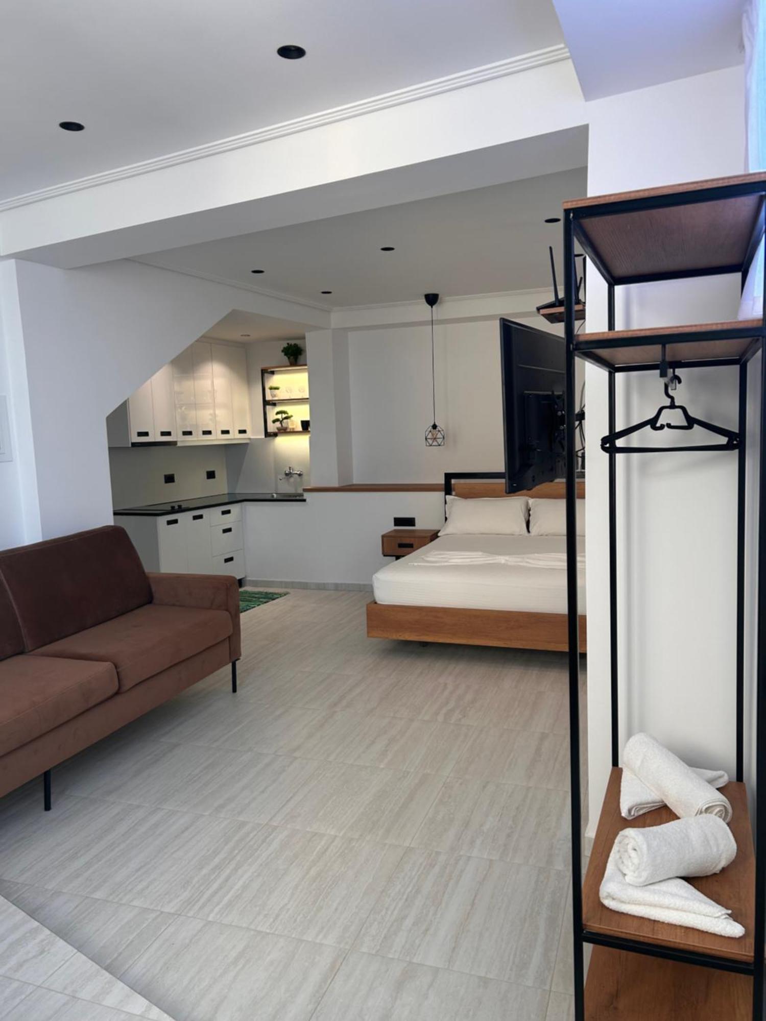 Crown Apartment Sarandë Exteriör bild