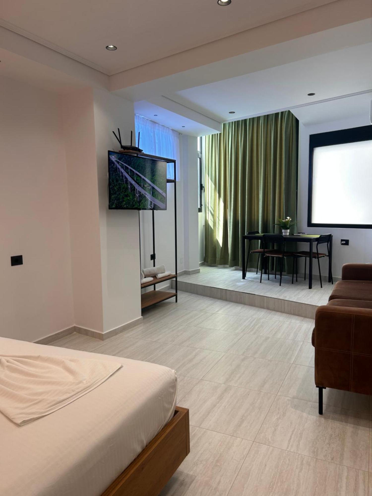 Crown Apartment Sarandë Exteriör bild