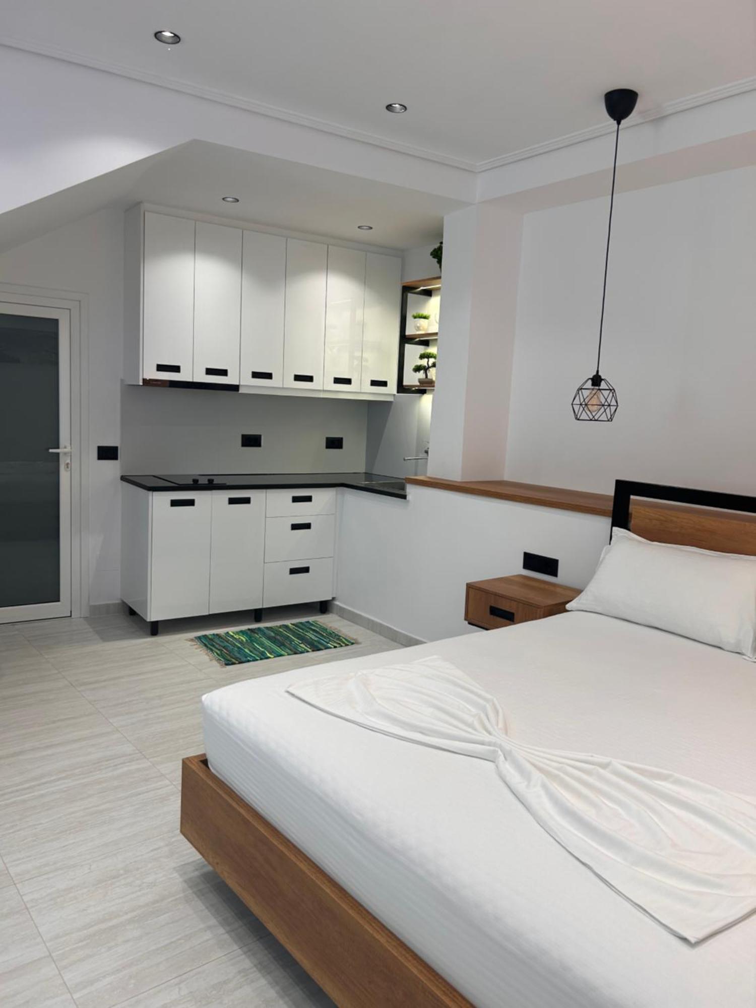 Crown Apartment Sarandë Exteriör bild
