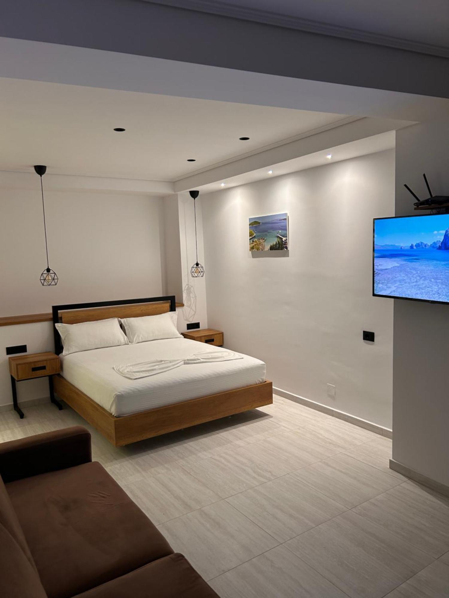 Crown Apartment Sarandë Exteriör bild