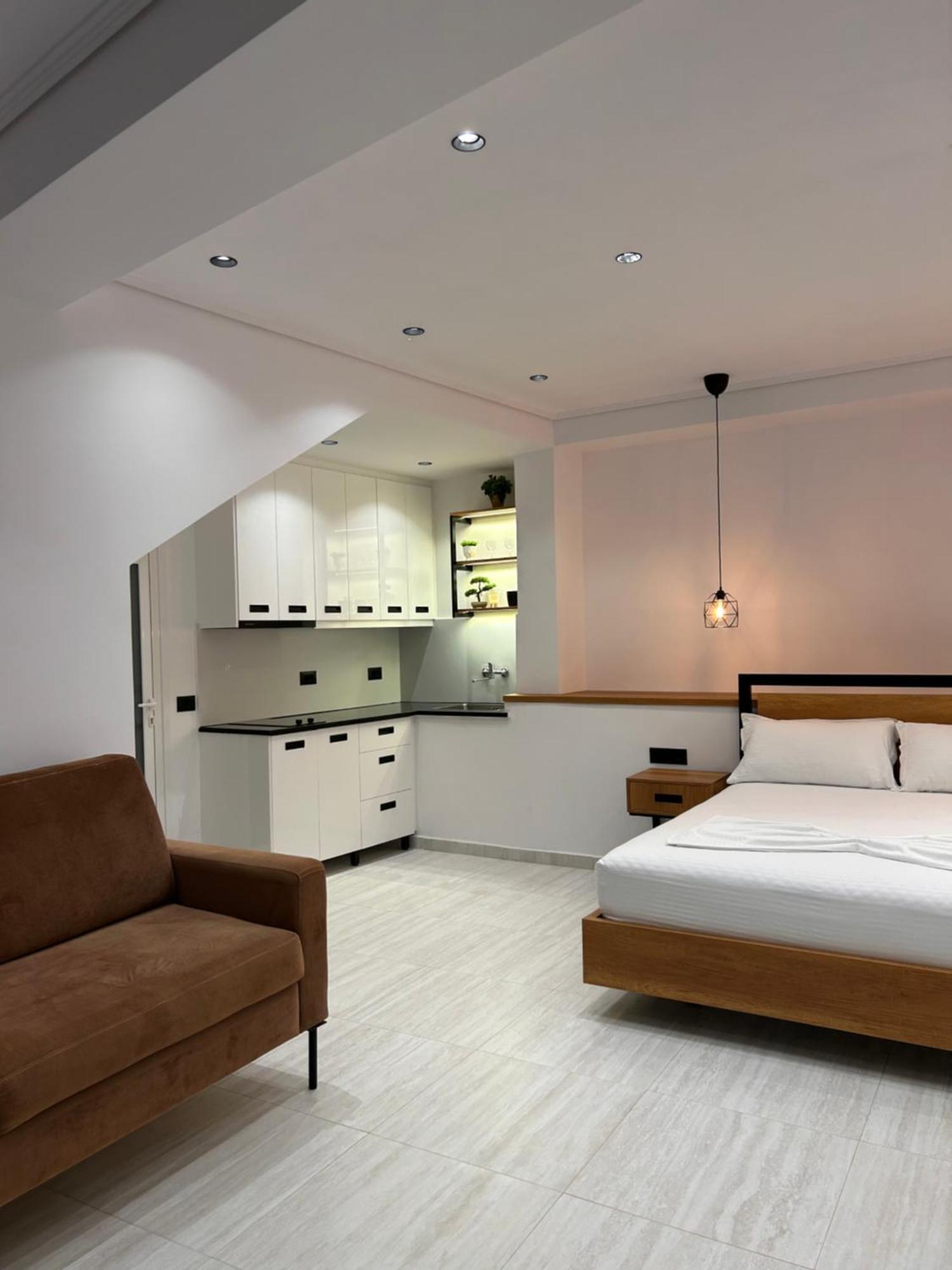 Crown Apartment Sarandë Exteriör bild