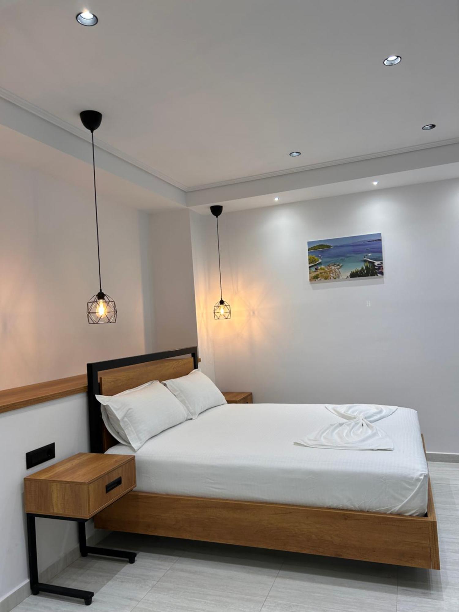 Crown Apartment Sarandë Exteriör bild